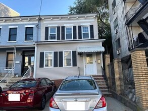 Building Photo - 49 Poplar St