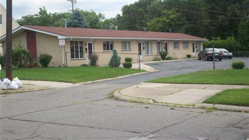 Primary Photo - 1497 Ford Blvd