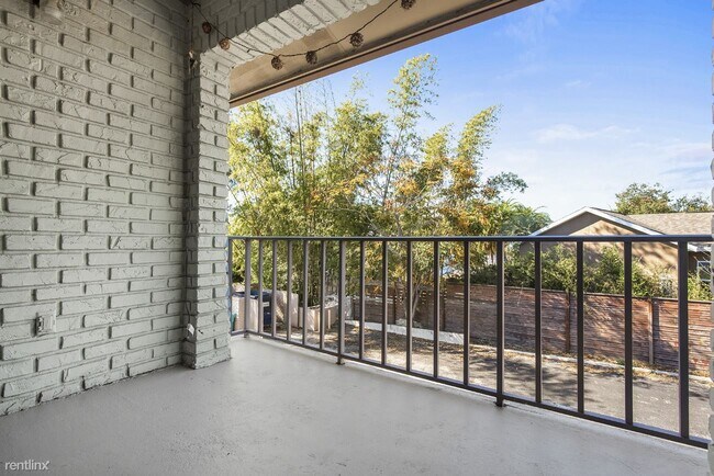 Foto del edificio - 2 br, 2 bath Condo - 2808 Plaza Terrace Dr...