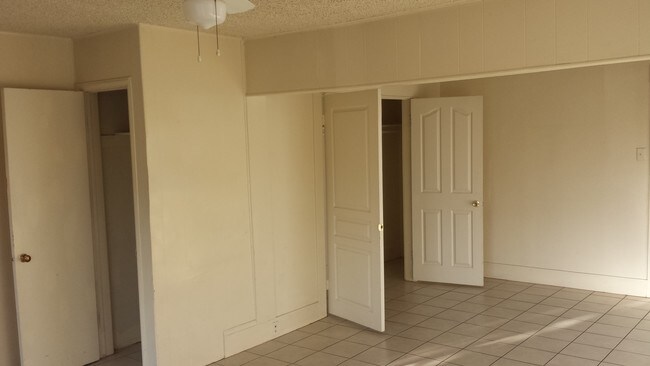 Sala de estar - 1304 Junipero Ave