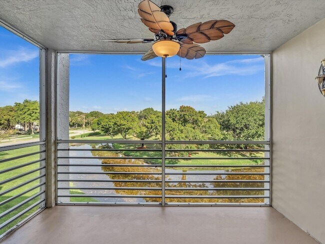 Foto del edificio - 9470 Poinciana Pl