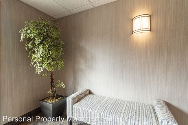 Foto del edificio - 1 br, 1 bath House - 300 W 8th St  - Unit 308