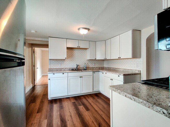 Building Photo - 113 Old Bay St