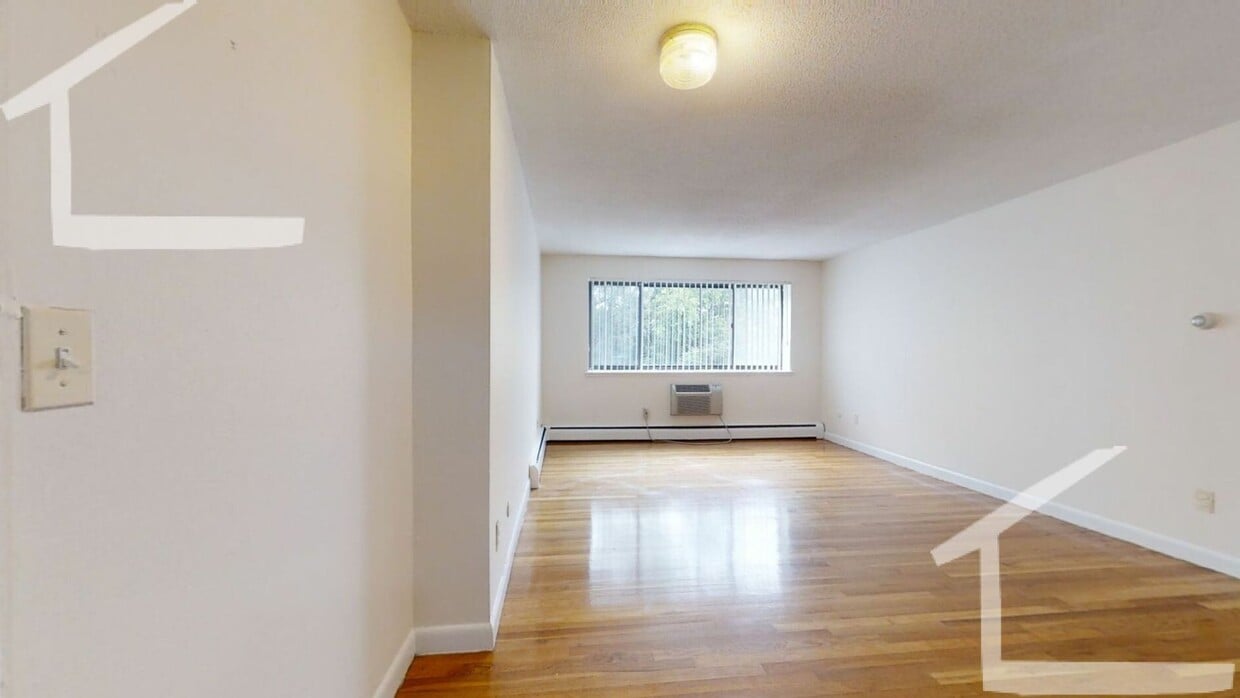 Brighton 2-Bed | Parking Included | Pets W... - Spacious 2-Bed, 1.5-Bath in Coolidge Corne...
