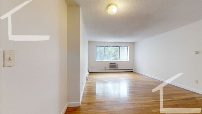 Foto del edificio - Spacious & Sunny 1BR apartment NO BROKER FEE
