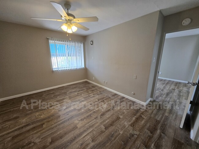 Foto del edificio - 2727 Hampton Ave