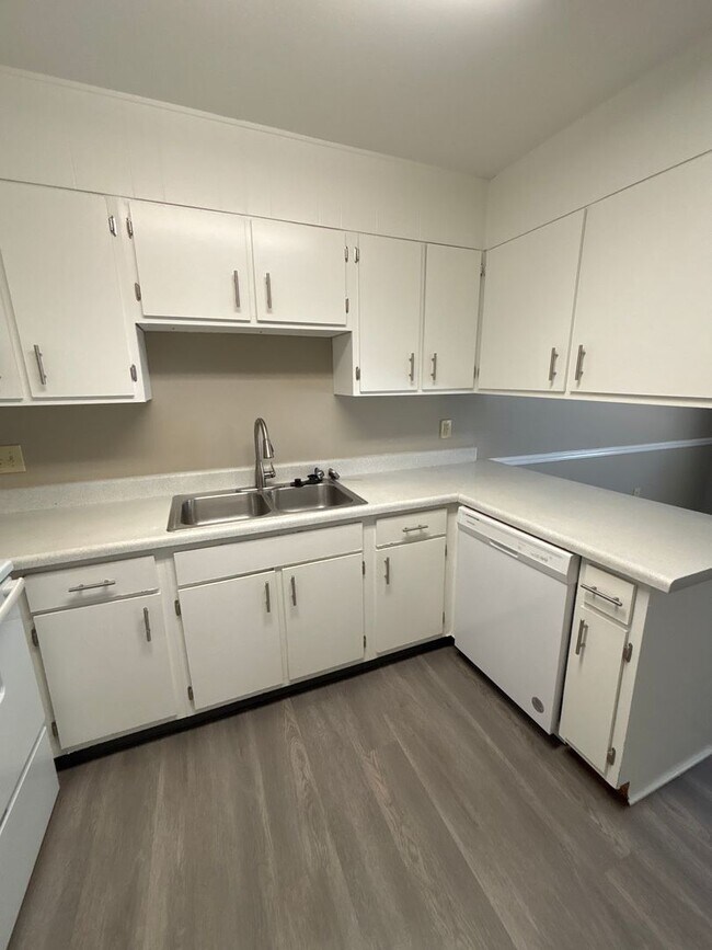 Foto del edificio - 1 BED 1 BATH CONDO AVAILABLE!