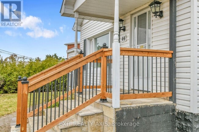 Photo du bâtiment - 44 Main St