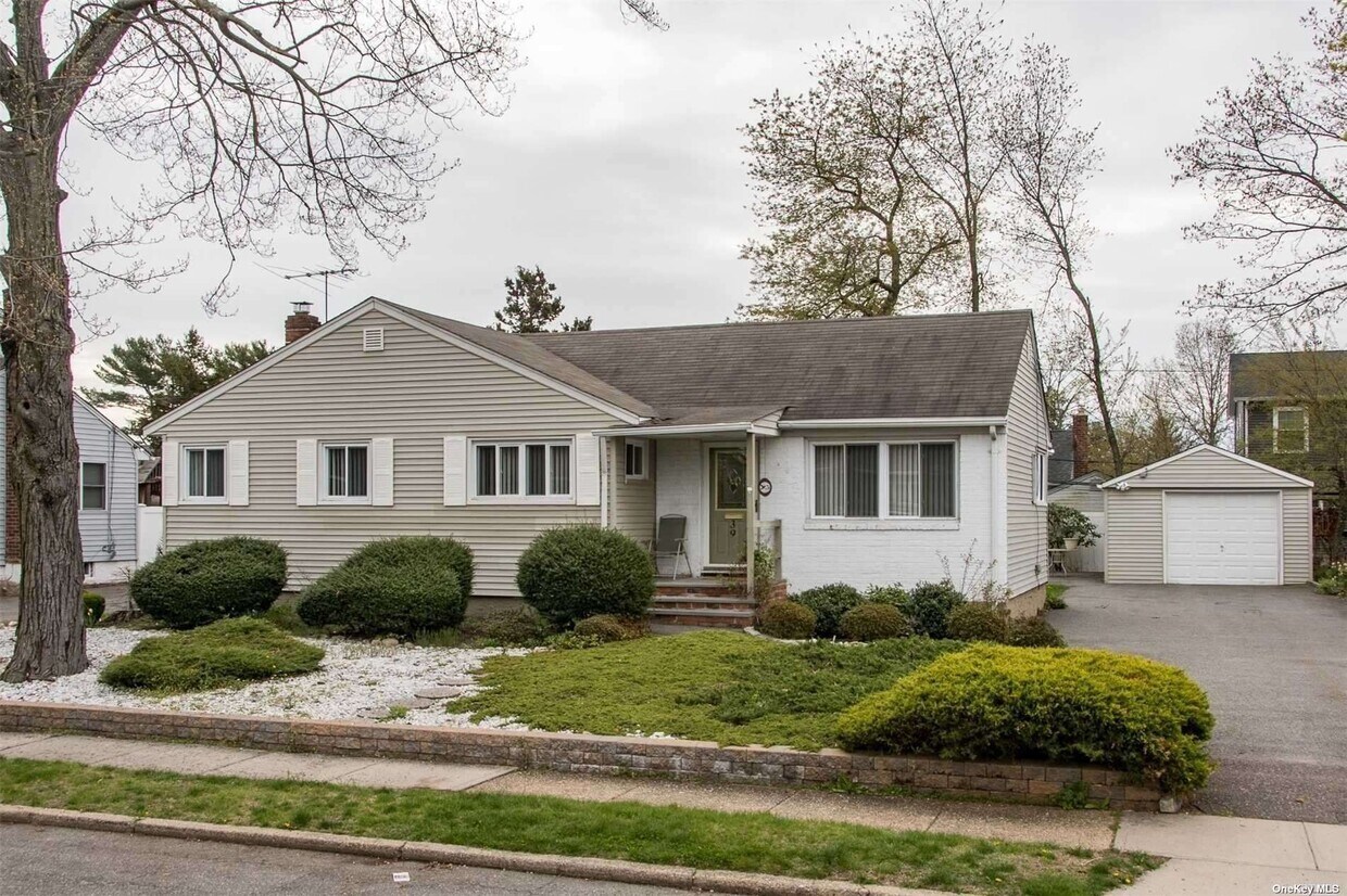 Primary Photo - 39 Cambria Rd