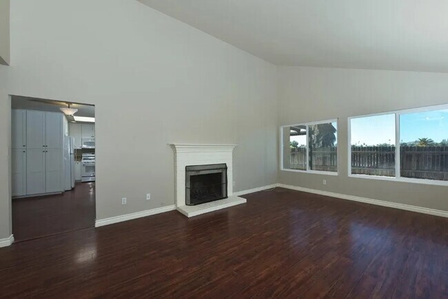 Foto del edificio - 402 Paseo Alegre