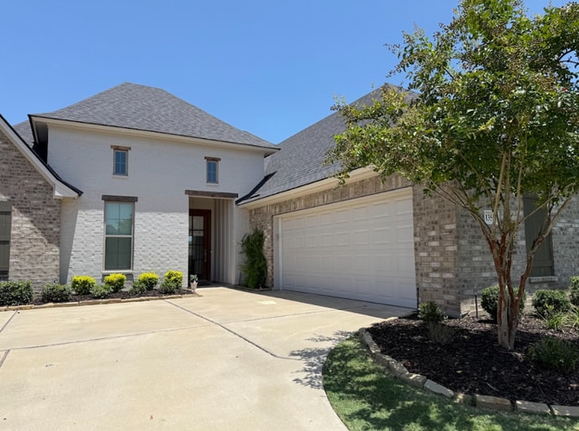 Building Photo - Gorgeous 4 Bedroom Home in North Bossier -...