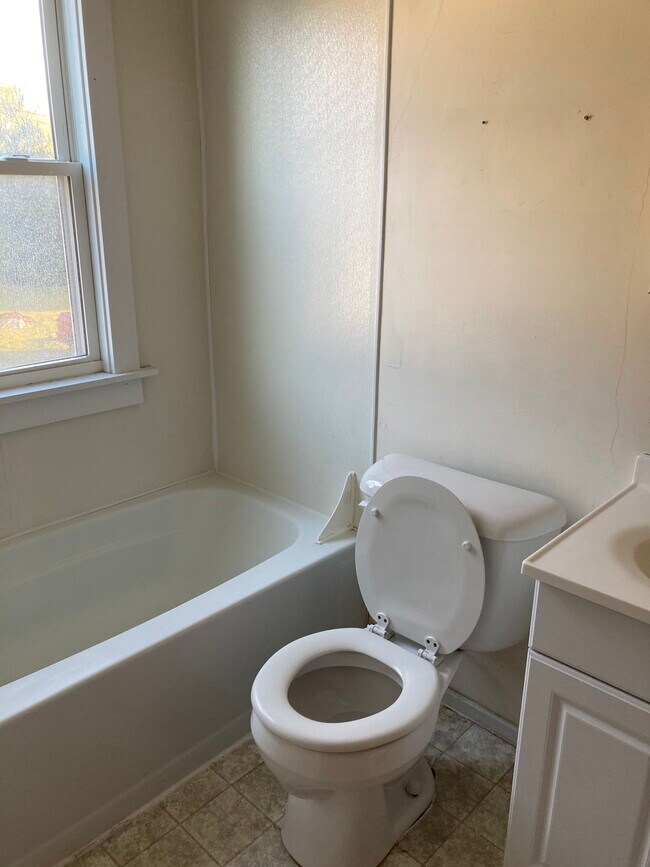 Building Photo - 2040 Broadway St