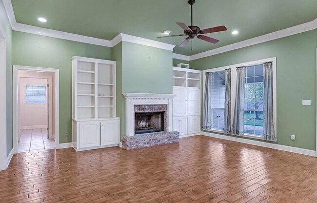 Foto del edificio - 5751 Gold Crest Dr