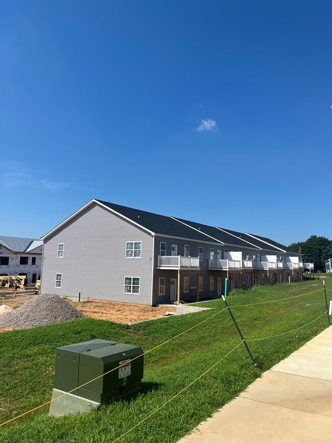 Building Photo - 3906 Tunnel Hill Rd