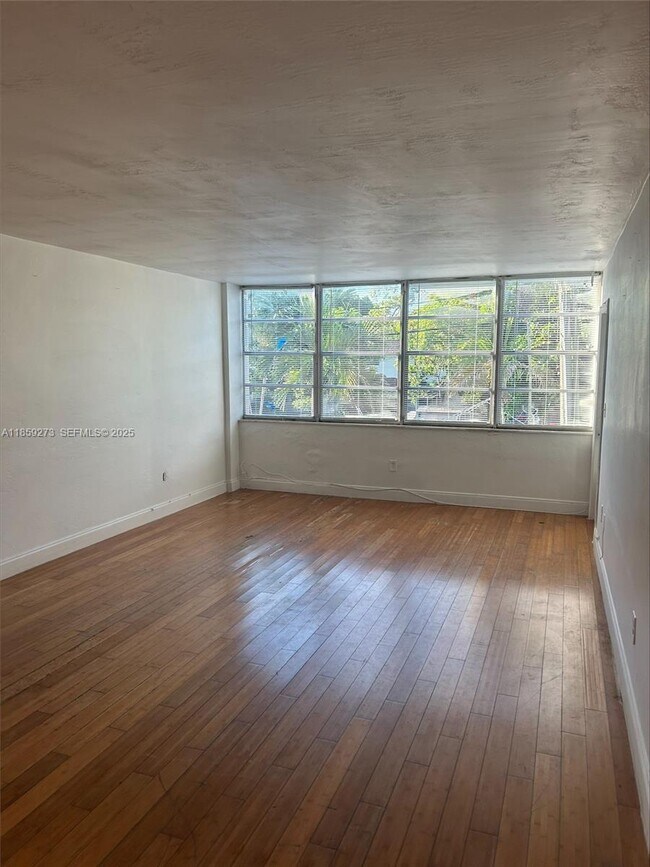 Foto del edificio - 2175 NE 170th St