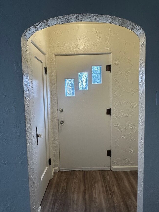 Building Photo - 1809 10th Ave