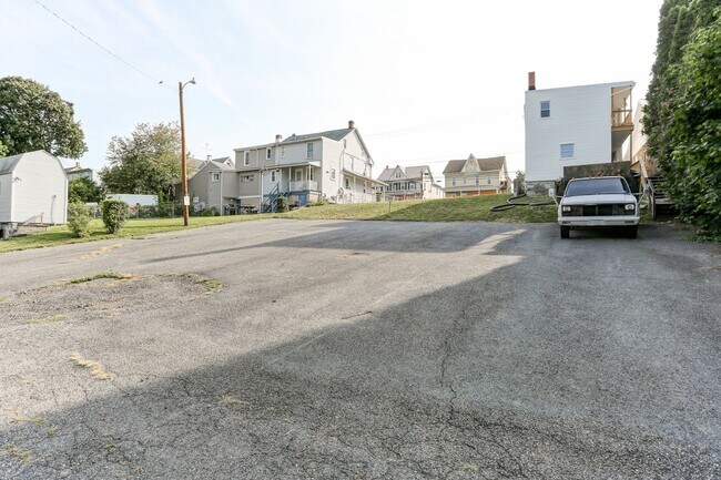 Building Photo - 175 S Enola Dr