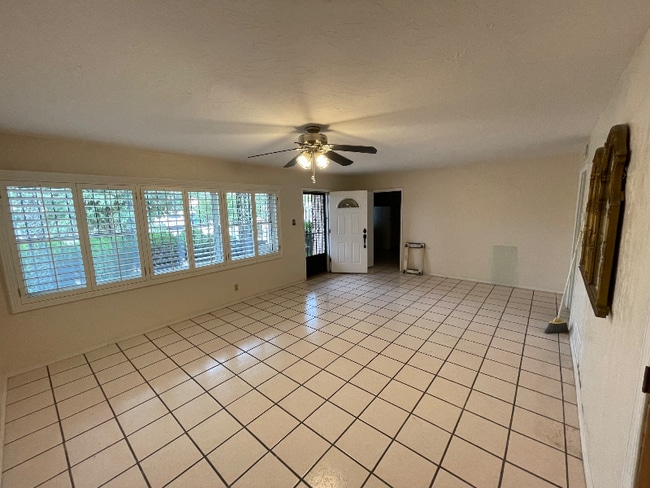 Building Photo - 608 Alicia Dr