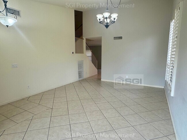 Foto del edificio - 4 BEDROOM PEORIA HOME WITH POOL.