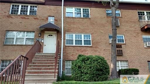 Building Photo - 179 College Dr