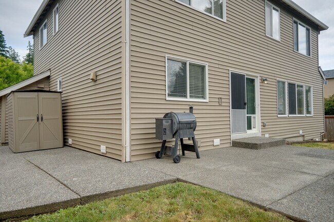 Foto del edificio - New price!  Beautifully renovated 2 story