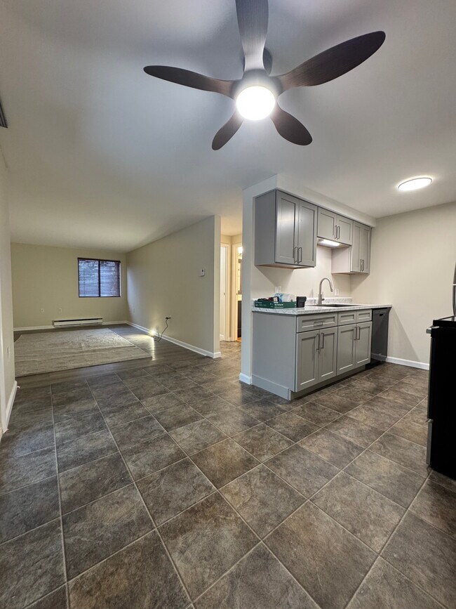 Cocina y sala de estar nuevas - 44 Watertree Dr