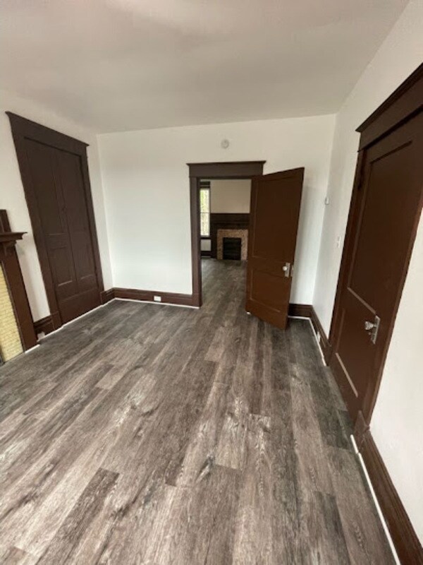 Foto del edificio - 2311 Valera Ave