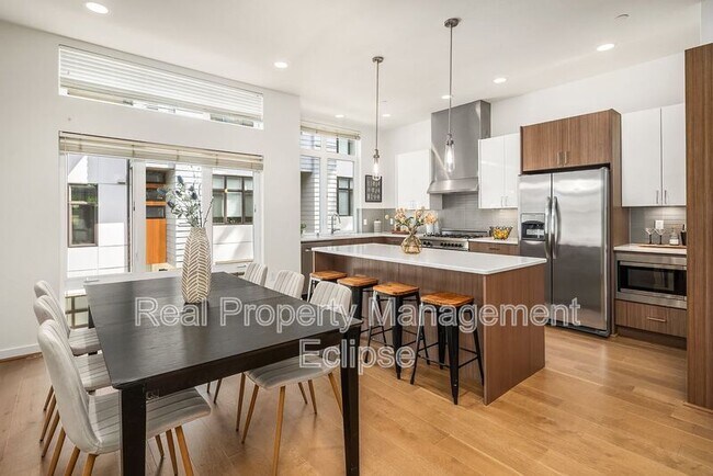 Foto del edificio - 170 107th Ct SE