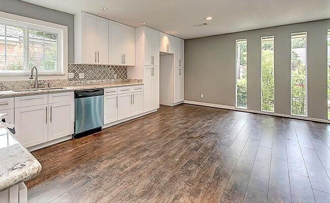 Building Photo - 12462 Kingsride Ln