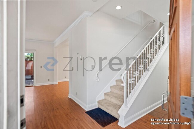 Foto del edificio - 742 Creekside Ct