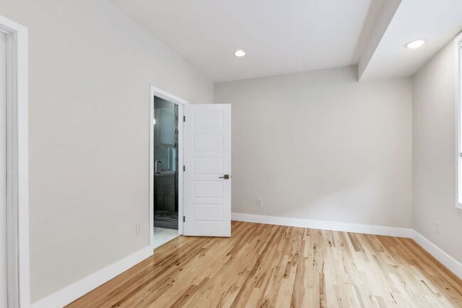 Building Photo - 3303 Navajo St