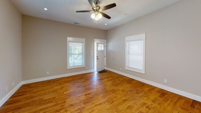 Foto del edificio - 1616 Forest Ave