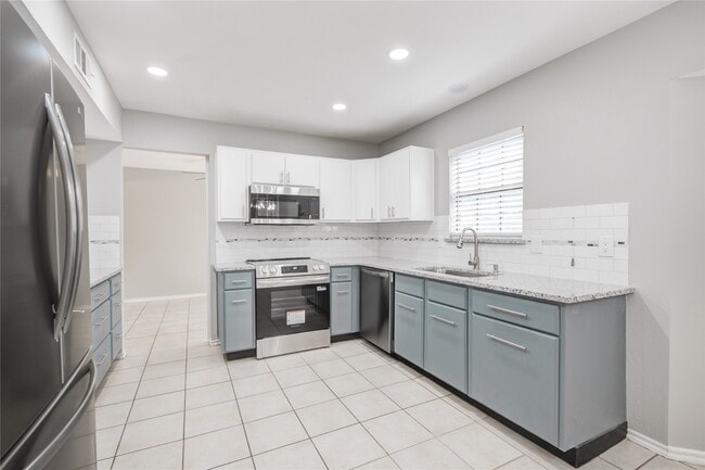 Building Photo - 20403 White Poplar Dr