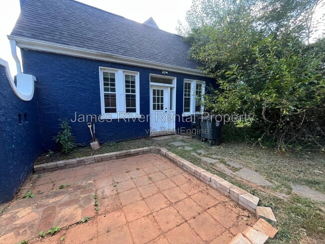 Building Photo - 900 Dearing St