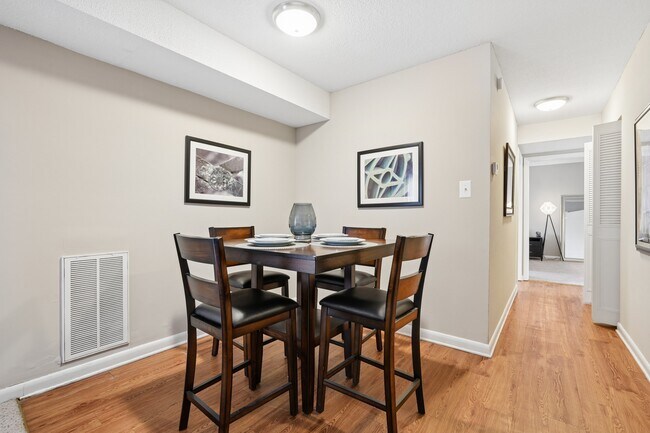 Foto del edificio - The Palms Apartments