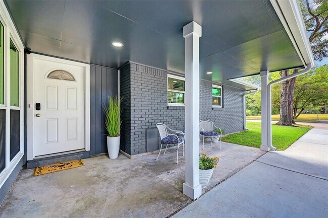Foto del edificio - 7926 Ridgeview Dr
