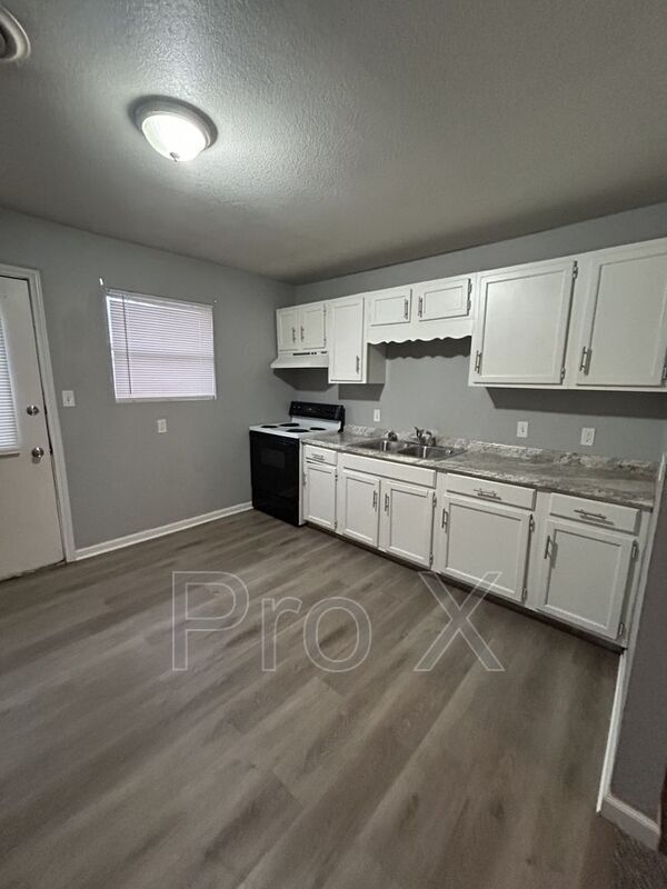 Foto del edificio - 1301 E 9th St