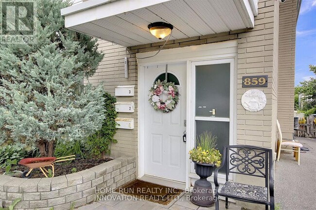 Photo du bâtiment - 859 Tavistock Rd