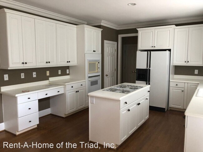 Building Photo - 3 br, 3.5 bath House - 3407 Old Onslow Road
