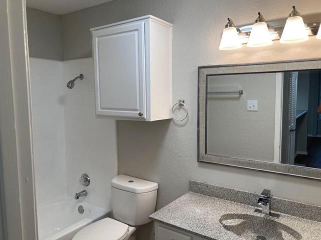 Building Photo - 141 Valley View Dr