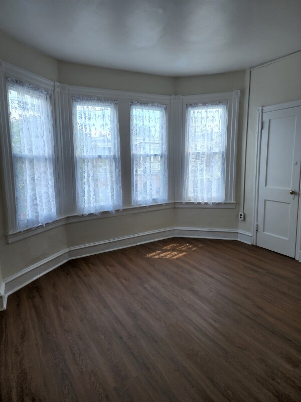 Building Photo - 6201 Lansdowne Ave
