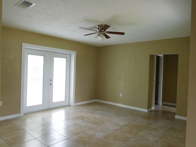 Foto del edificio - CORBIN PARK 3BR HOUSE FOR RENT