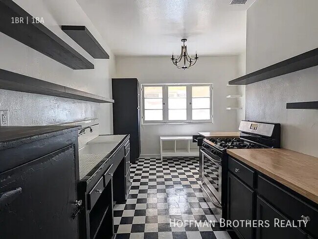 Foto del edificio - 1177 N Ardmore Ave