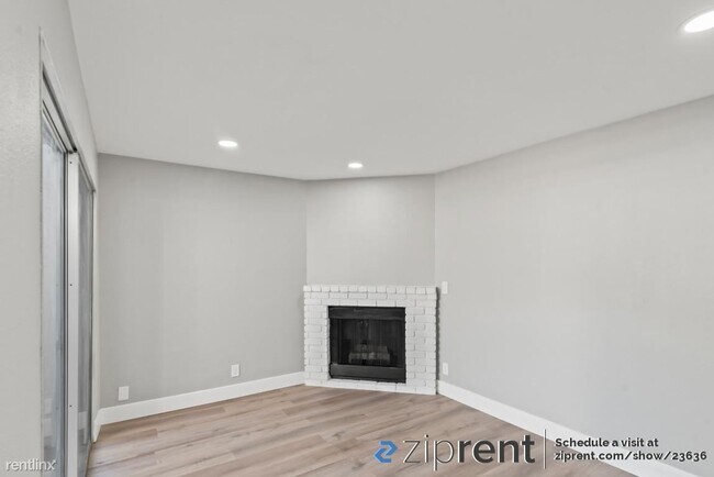 Building Photo - 3 br, 2.5 bath Townhome - 1804 Holland Dr,...