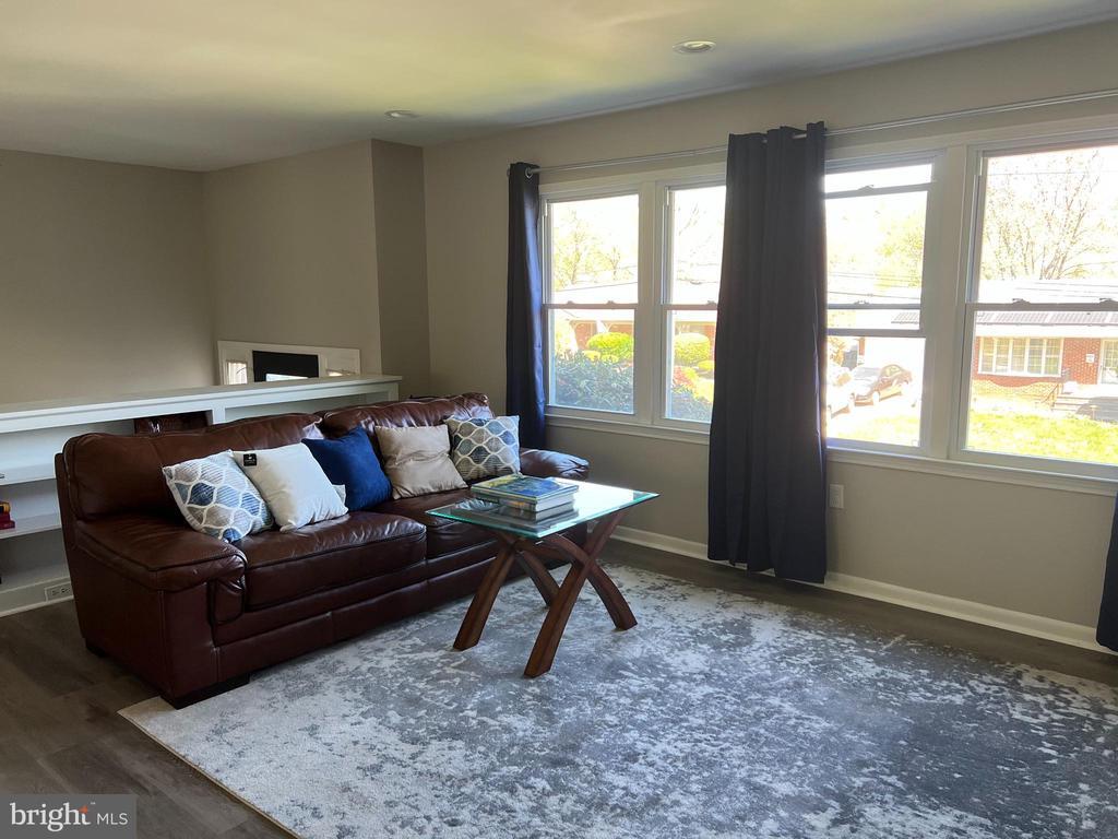 Foto principal - 7115 Lois Ln
