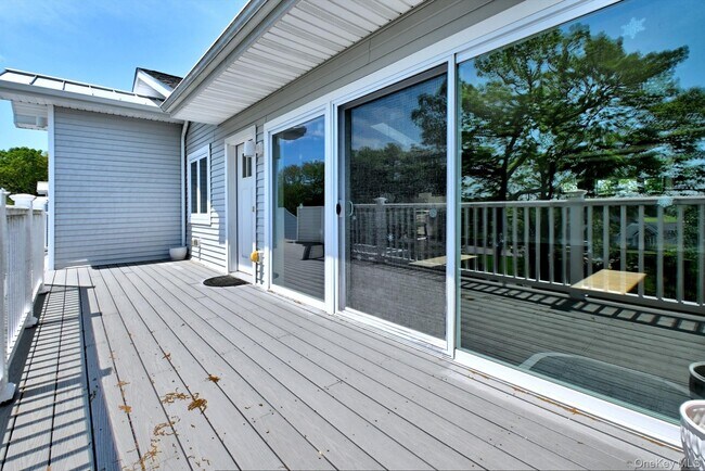 Foto del edificio - 44 Fox Hill Dr