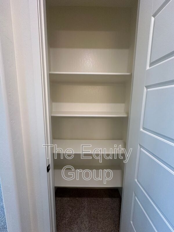 Foto del edificio - 6925 W Grove Ave