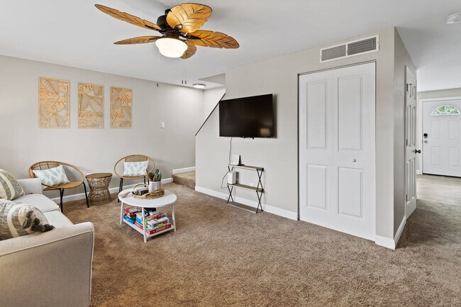 Building Photo - 131 N Vermont Ave