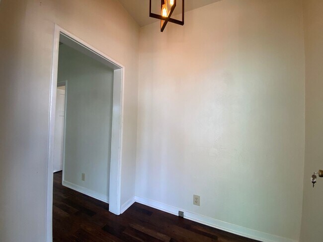 Foto del edificio - Coming Soon! Seabright Cottage, a block fr...