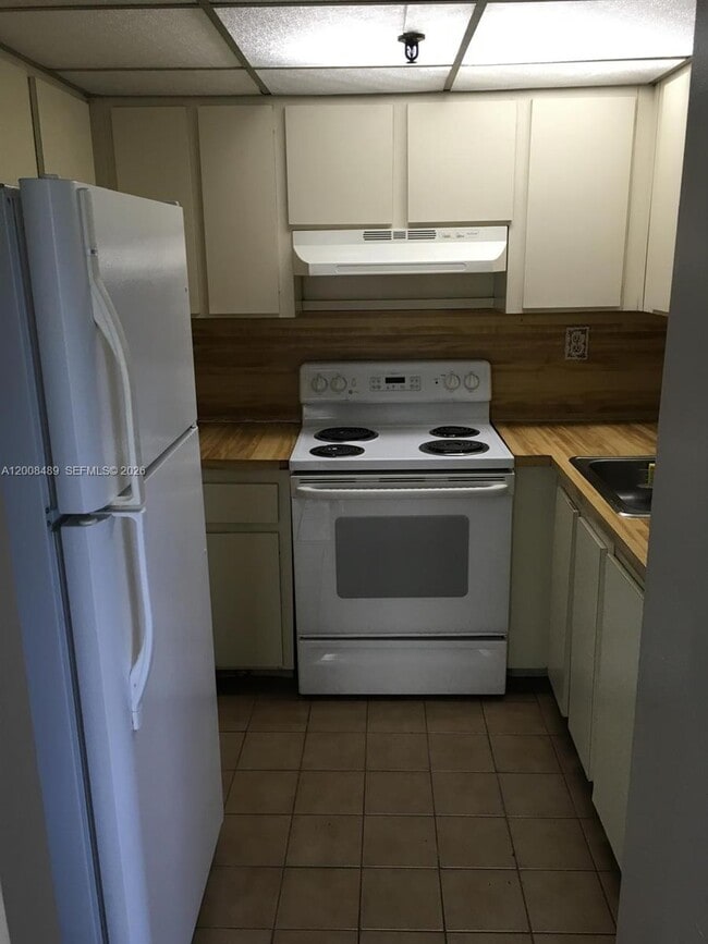 Foto del edificio - 5249 NW 7th St